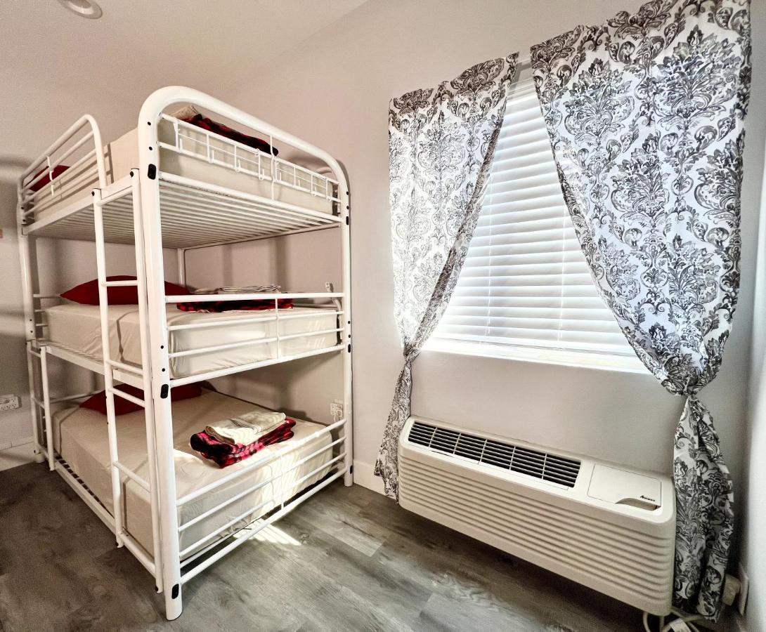 Hostel Pineapple